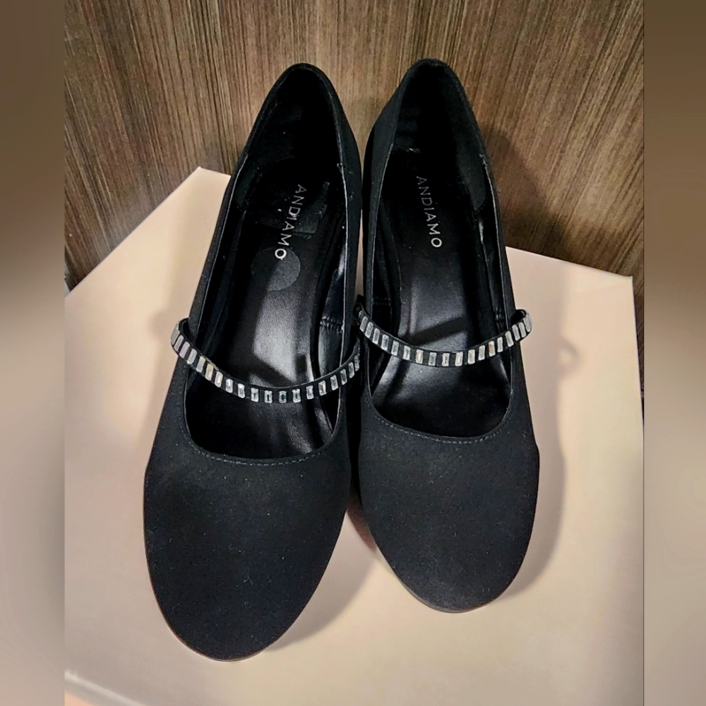 Andiamo black wedge heels size 9